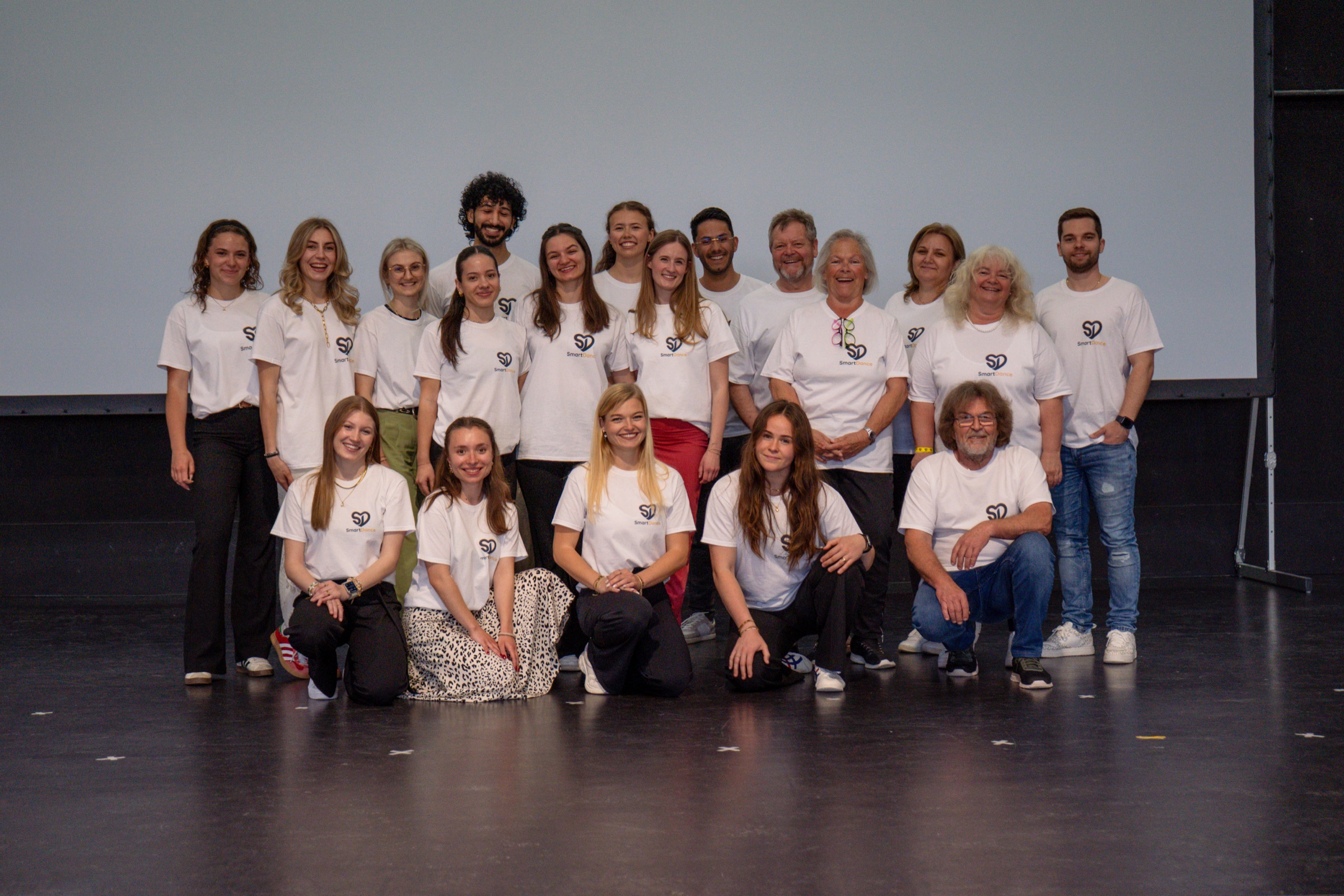 Das gesamte SmartDance-Team auf der Bühne